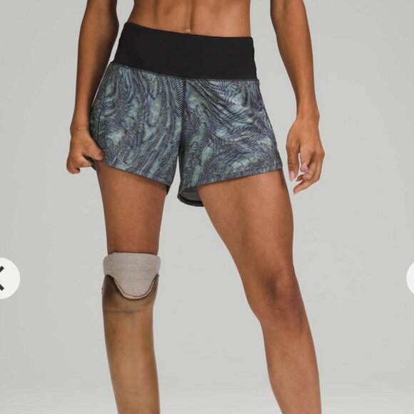 SOLD Lululemon Speed Up Mid-Rise Short 4" - Picture 1 of 6